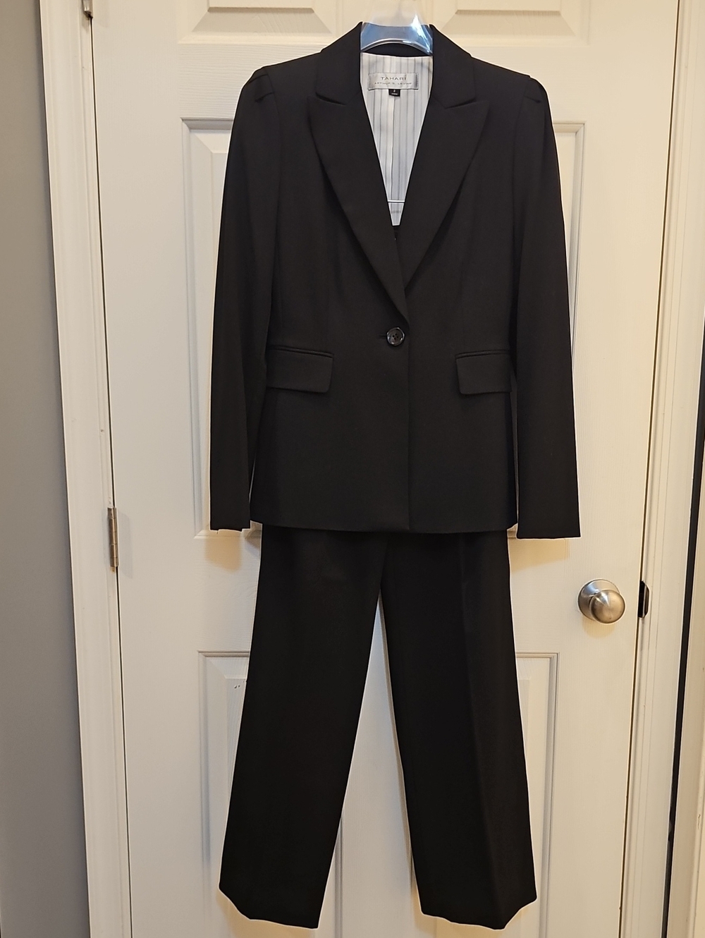 NWT Tahari Black Women's Size 2 Two-Piece Blazer & Trousers Suit
